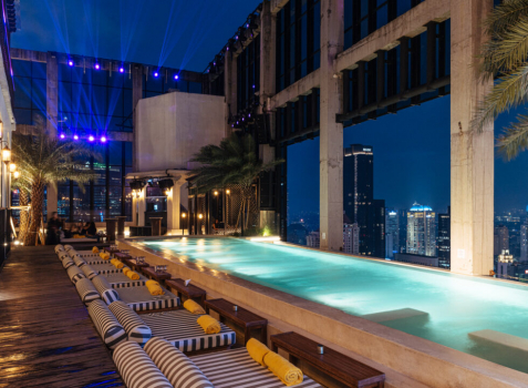 Hotel dengan Day Bar Rooftop Paling Keren Se-Jakarta