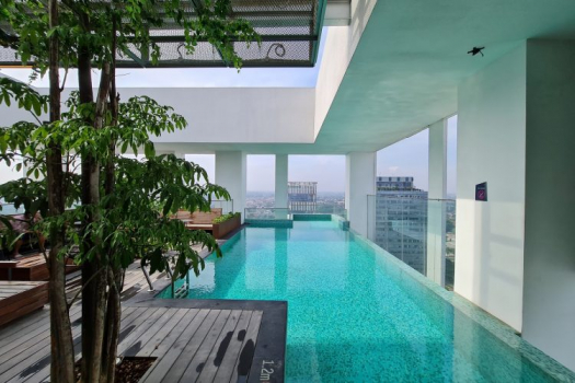 Hotel dengan kolam di atas Indoor Rooftop